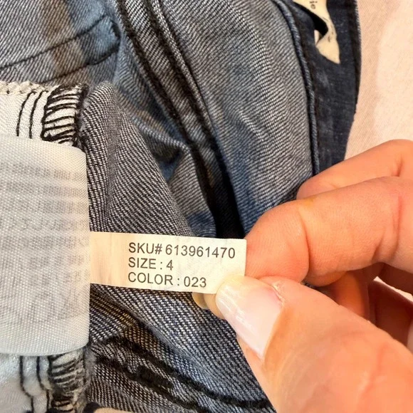 Abercrombie & Fitch Denim 4 Dark Blue Rolled Hem Frayed High Rise Mom Short 2.5" - Picture 8 of 10